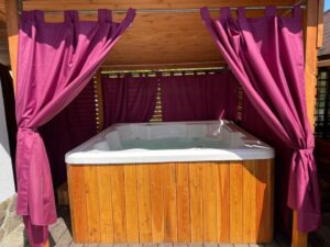 Apartament z Jacuzzi w Pokoju Jelenia Góra