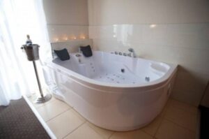 Hotel z Jacuzzi w Pokoju Garwolin