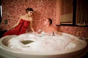 Apartament z Jacuzzi w Pokoju Kórnik