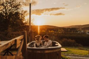 Jacuzzi Jurty z Wdokiem, Prywatna Balia DZIKOLAS GLAMPING Roztocze
