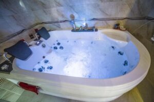 Hotel z Jacuzzi w Pokoju Radom