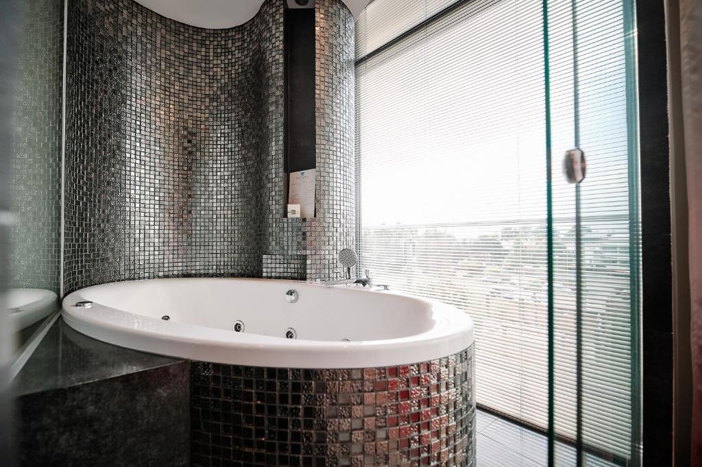 Pokój z Hydromasażem Blue Diamond Hotel Active SPA Rzeszów