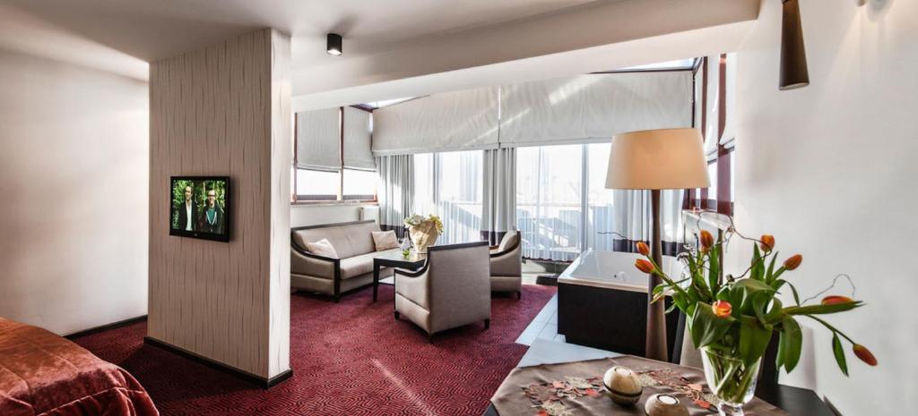 Pokoj z Jacuzzi Hotel Silvia Gold Gliwice Pokoj z Jacuzzi Hotel Silvia Gold Gliwice